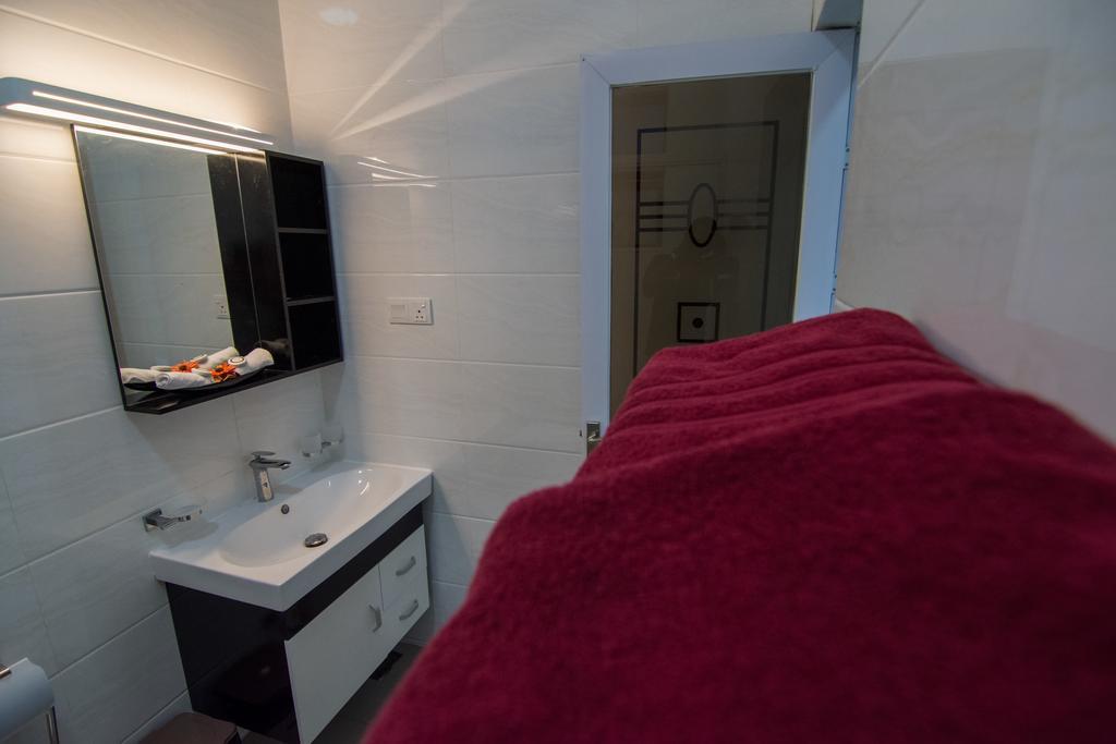 Cozy Sea View Luxury Apartment, Fully Furnished, 2 Bedrooms, 2 Bathrooms Dehiwala-Mount Lavinia Buitenkant foto